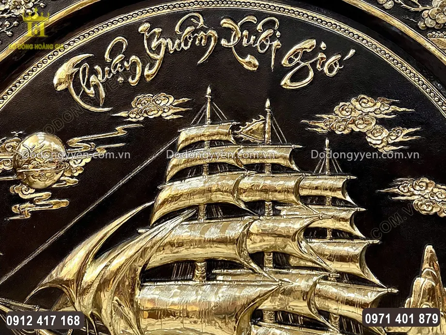 Nền tranh được sơn đen cổ k&iacute;nh